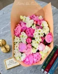Grand mazzo di rose rosa con lisanthus (1)
