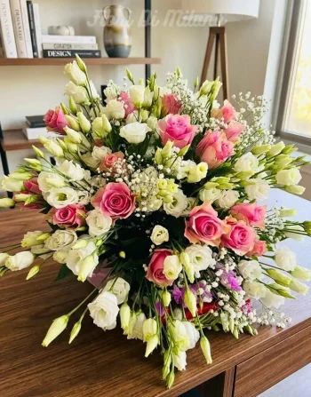 Grande mazzo di Lisanthus con Rose rosa