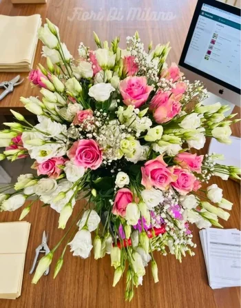 Grande mazzo di Lisanthus con Rose rosa (1)