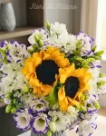 Mazzo di Lisanthius blu con girasoli (1)